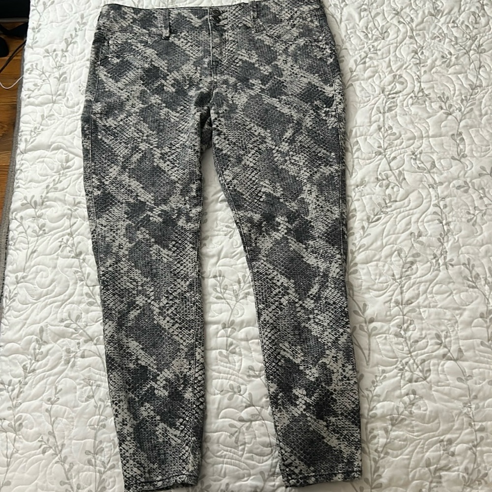 Torrid 16R Snake Print Jegging